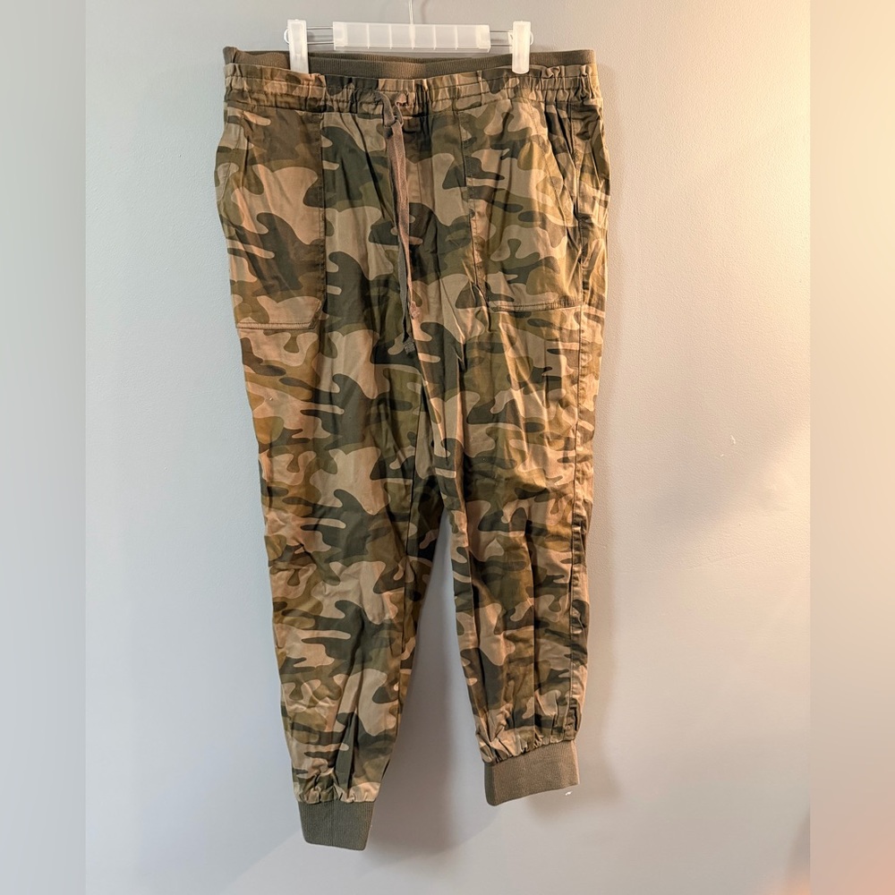 Vanilla Star Camo Jogger Pants | XL - NEW
